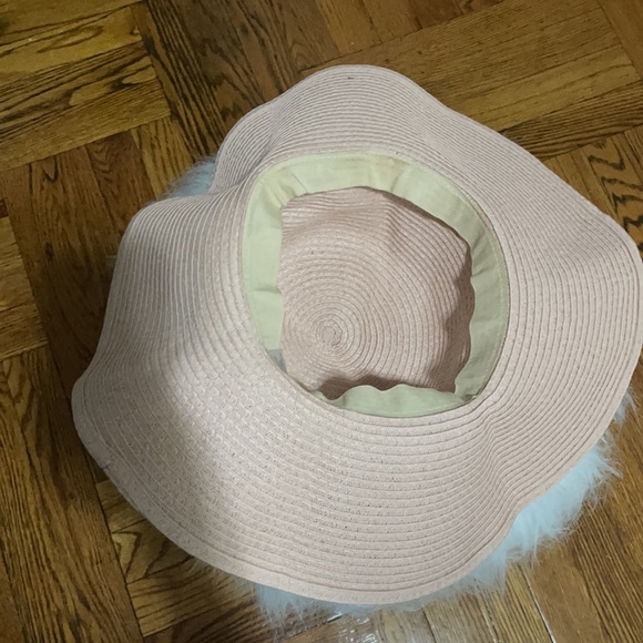 Straw Hat 👒 - Picture 2 of 2